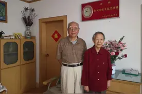江苏8旬教授夫妻：一生简朴，两次放弃赴京生活机会，却捐出百万积蓄！图片