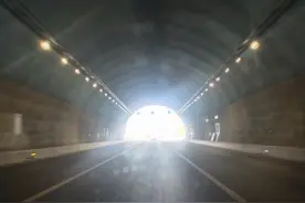 黄河边的沙滩，踩一下是硬的，踩几下以后就变成果冻了，好危险图片