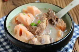 炖藕汤，为啥藕不烂还发黑？大厨来解答，藕软烂入味，好看又好吃图片