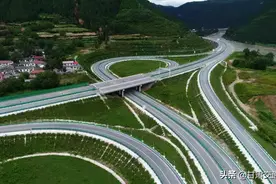 这条高速被省厅授予甘肃省公路水运“品质工程创建优秀案例项目”图片