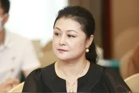 于月仙家属捧遗照离开，送别仪式结束，遗憾2个重要人不能到场图片