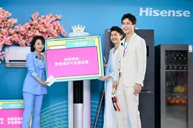 “萌新”高伟光变身“科技迷”，糖醋鱼和情话一样不能少图片