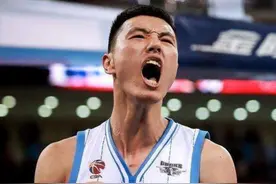 翟晓川：北京男篮的中坚力量，顶级锋线的成长之路图片