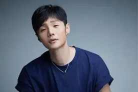 7年前，李荣浩为何舍弃超模美腿女友，转身对杨丞琳一见钟情？图片