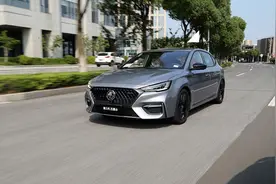 十五万内唯一原厂能“炸街”的性能车——第三代MG 6图片