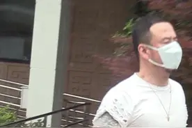 47岁杨坤近况曝光！深夜现身医院忙检查，状况不佳显疲惫令人担忧图片
