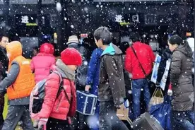 那些过年也不回家的人，他们此刻在做什么？图片