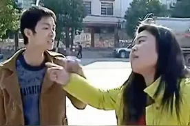 新婚夫妻分居一年，见面针锋相对大打出手，各执一词要离婚图片