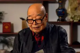 开国少将回乡探亲，与车夫聊了一路，快到家时才发现是自己的父亲图片