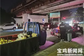 文明宝鸡“啄木鸟”| 商贩占道随意摆摊设点 存交通隐患图片