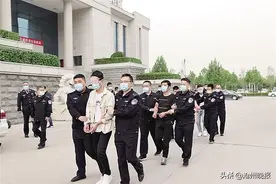 自杀悲剧的背后图片