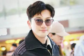46岁苏有朋素颜曝光，网友：这脸认不出图片