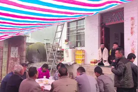 农村祭奠去世老人三周年，娘家人当场发表讲话，你们有这种习俗吗视频封面