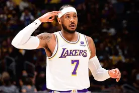 火爆！NBA恶汉欺负塔克，安东尼看不惯了，怒推对手给小兄弟出头图片