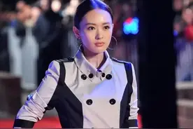童瑶把“丝袜”穿出高级范，拼色风衣裙配黑丝袜，气质太出众了图片