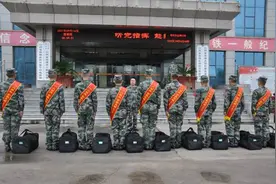 绶带红花映山红，锣鼓齐鸣送兵时图片