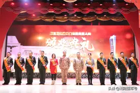 8名标兵3名军嫂1个光荣群体登上颁奖台！图片