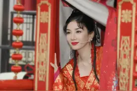 上错花轿嫁对郎20年重聚，全员给黄奕当背景墙，柯少爷变化好大图片