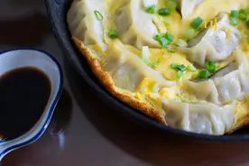 我家百吃不厌的传统早餐，抱蛋煎饺这么做，孩子吃好大人吃饱图片