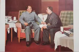 庆祝华国锋任中共中央主席庆祝粉碎四人帮伟大胜利美术作品选-7图片
