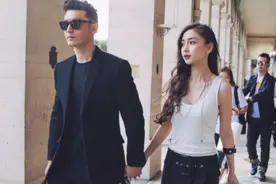 baby素颜现身三亚，顺势拿出烟和同伴分享，一看就是“老烟枪”图片