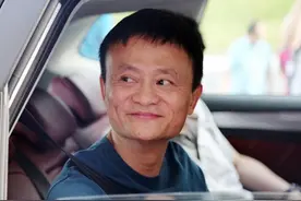 山东街头偶遇马云同款座驾，千万豪车挂炸弹车牌，导航：不要靠近图片