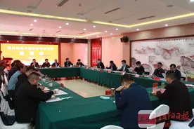 潢川县举行商会大厦总部经济项目签约活动图片