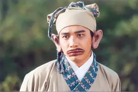 还记得梁朝伟的香肠嘴吗？经典喜剧《东成西就》台湾重映曝预告图片