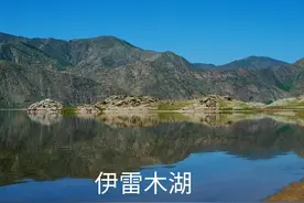 可可托海沿途：潜藏沙漠的财富宝库与碧蓝湖泊图片
