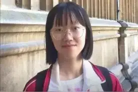 湖北高考理科状元725分，看到她的书法后，难怪语文能考146分图片