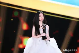 《好声音》难逃“黑幕”说法，单依纯暴露缺点，谢霆锋陪跑太可惜图片