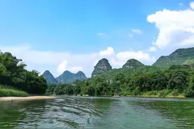 广西海拔最高机场，削平65座山顶才建成，而且四周都是悬崖图片