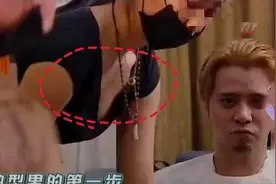 罗志祥与化妆师有多亲密？低领T恤全过程弯腰服务，两人毫不避嫌图片