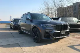 变年轻了！宝马X7辉夜典藏版实车，8缸四驱配“魔毯悬架”图片