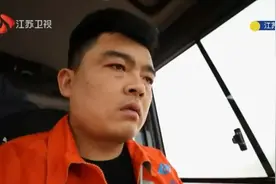 挖掘技术哪家强？5分钟挂起8个酒瓶，他是中国最强挖掘机手图片