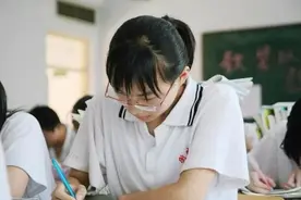 林丽渊：高考时语文卷忘写名字，英语卷睡觉，但最终成为高考状元图片