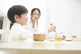 家长喂孩子的不是肉，是“毒”，伤害已经露苗头了，家长却未察觉图片