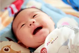 婴儿睁眼早晚暗示智商高低？迟迟不睁眼的孩子，或存在这3种情况图片