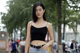 衣服袖子才是粗臂女孩的救星！学达人这样穿，跟拜拜肉说再见！图片
