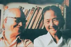 穷极一生的沈从文，爱情面前低入尘埃，逝世后妻子的评价意味深长图片