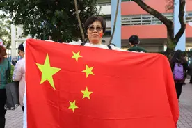 香江来信｜暴徒纵火中国银行，又抢走了我的手机图片