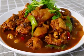 ​炖鸡肉时，记住不要焯水，做好4步，鸡肉不柴不腥，软嫩又入味图片