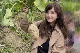 情歌天后梁静茹晒近照，离婚后长发认不出！6岁儿子侧颜遗传妈妈图片