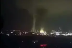 深夜突发！石家庄一化工厂装置爆裂，10公里外居民感到震动图片
