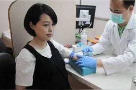 怀孕25周，正做4维彩超时，医生却说：宝宝2条腿短，肠道有阴影图片