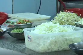 军队要订80人盒饭？餐饮店被骗48000元买罐头 老板后悔不已图片