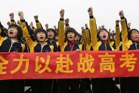 当年女孩因高考太紧张忘记涂答题卡：考前，有两个方法可缓解紧张图片
