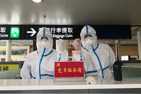 昆明边检民警抗疫情迎接亲人回家图片