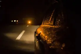 离奇！负债累累的他持刀挟持网红，事后却为被害人打工 | 深夜有聊图片