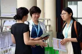 “凭啥判我女儿错”3600÷9=400被打叉，宝妈不服质问老师被打脸图片
